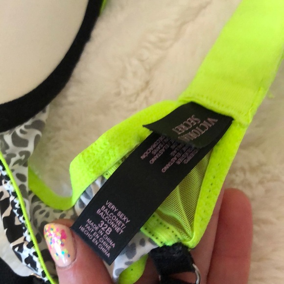 Victoria’s Secret | Very Sexy Balconet - Picture 3 of 3